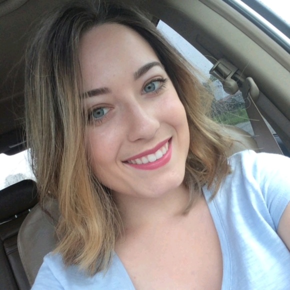 Meet your Posher, Mikayla - Picture 1 of 1